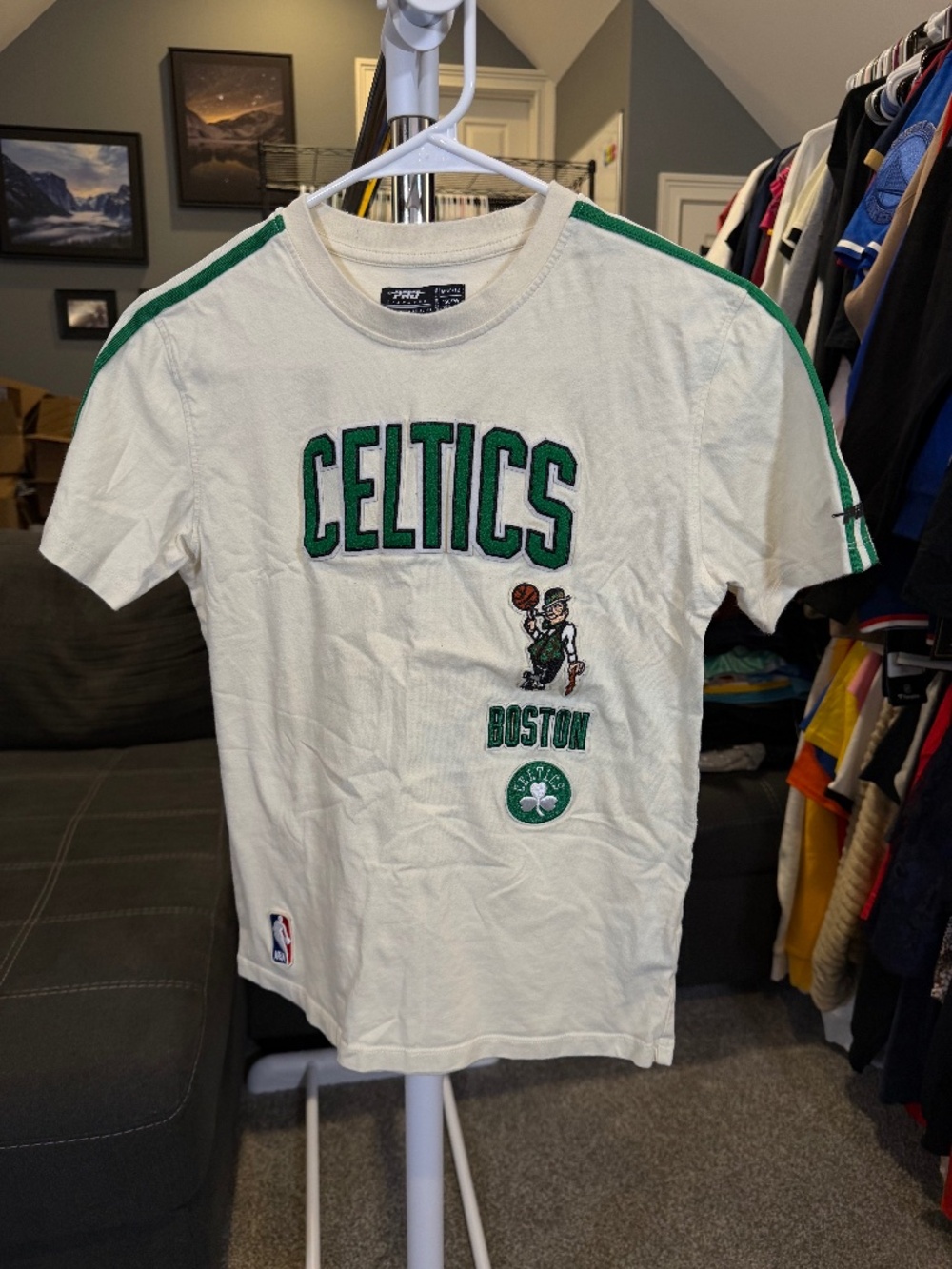 Pro Standard Boston Celtics Youth Chenille Patch T-Shirt Cream Size M 10/12